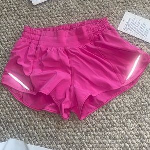 Lululemon HOTTY HOT LOW RISE 2.5 inch seam